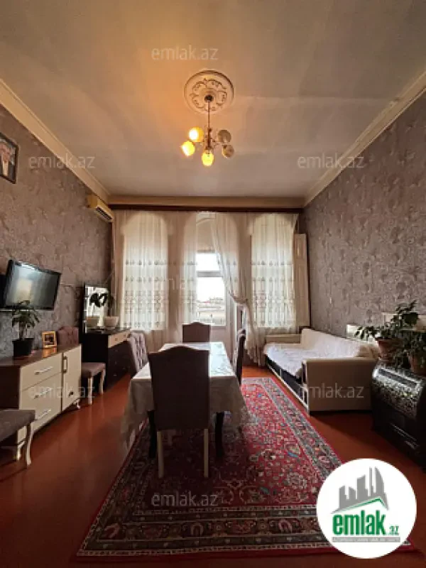 Satılır 2 otaqlı köhnə tikili 50 m²