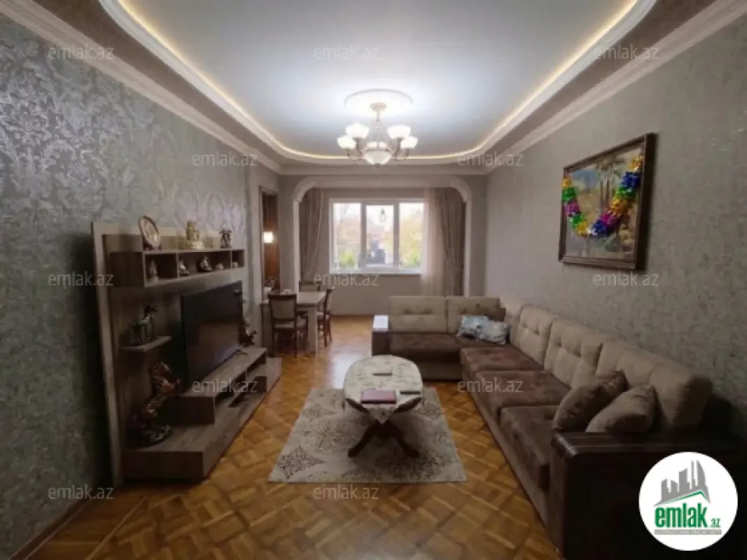 Satılır 5 otaqlı köhnə tikili 130 m²