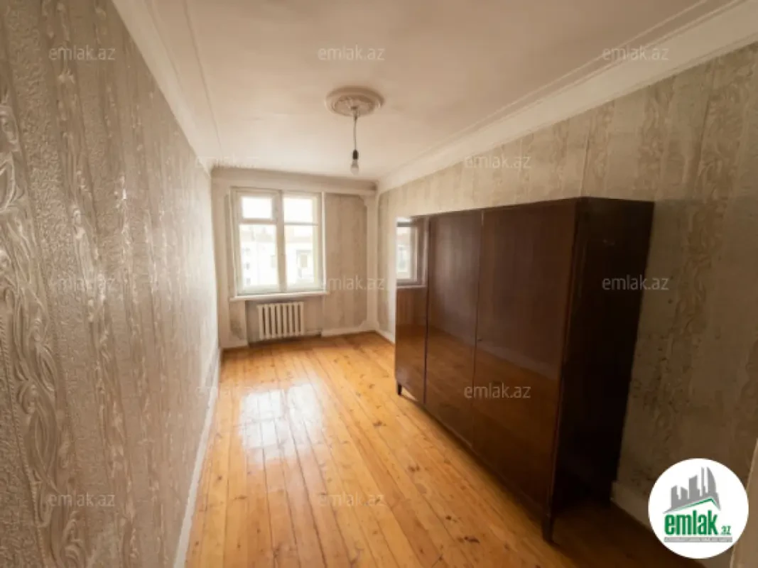 Satılır 2 otaqlı köhnə tikili 52 m²