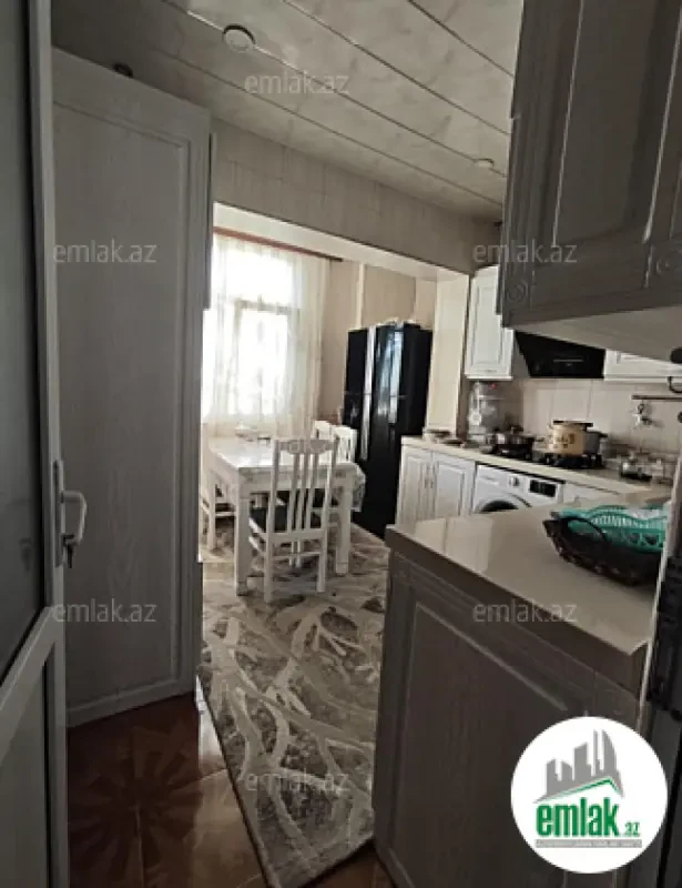 Satılır 4 otaqlı köhnə tikili 100 m²