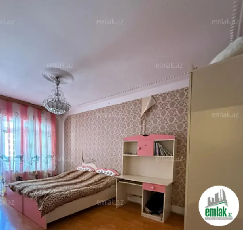 Satılır 4 otaqlı köhnə tikili 82 m²