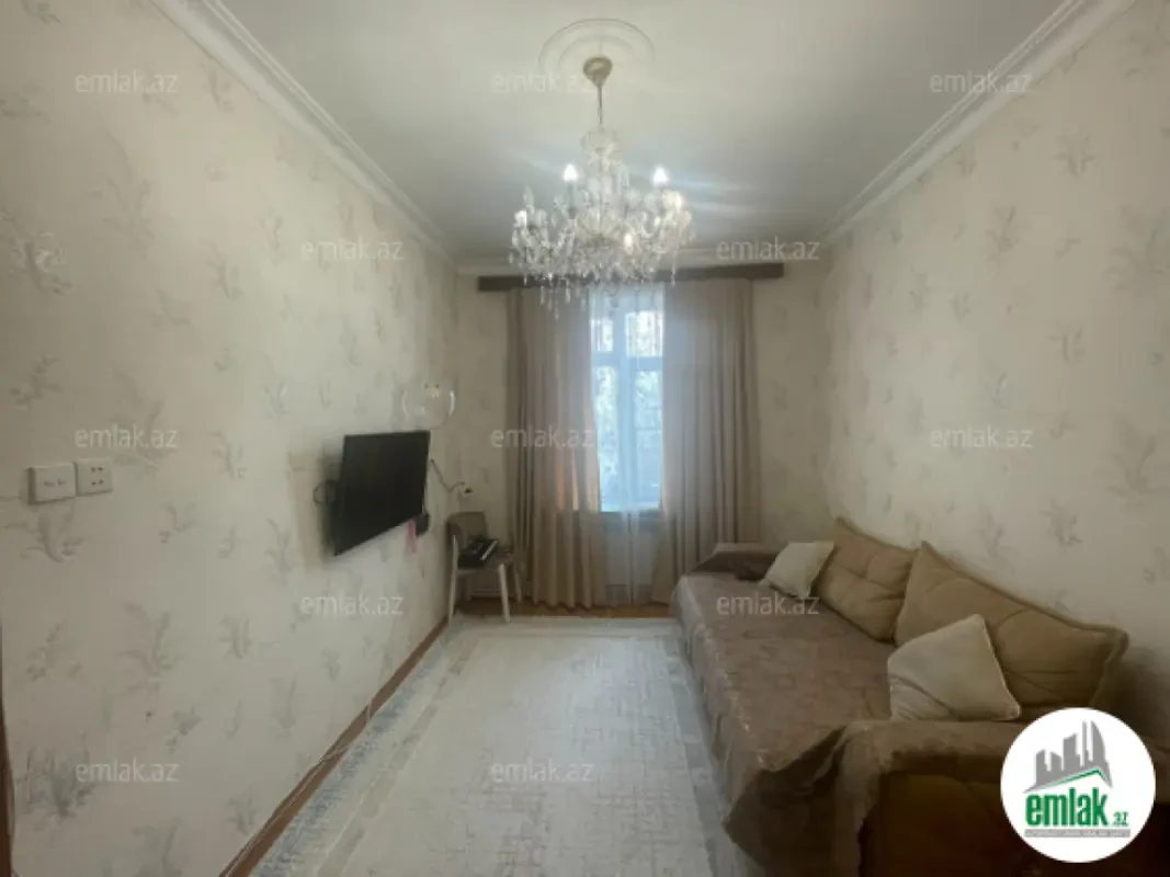 Satılır 2 otaqlı köhnə tikili 60 m²