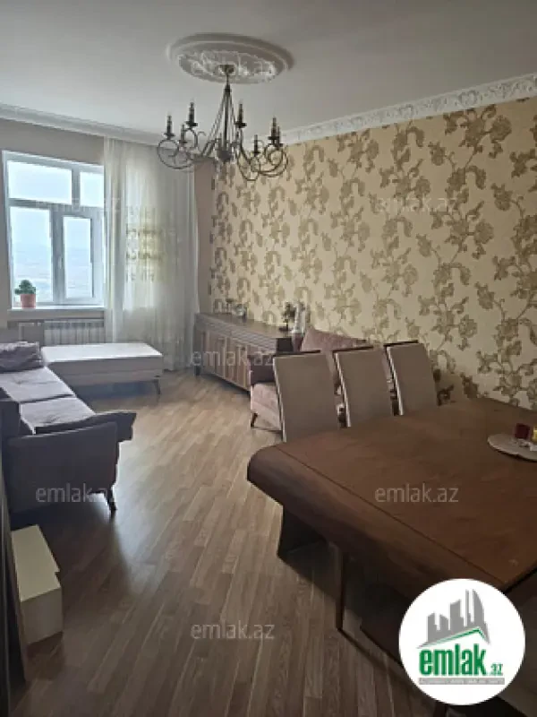 Satılır 4 otaqlı köhnə tikili 110 m²
