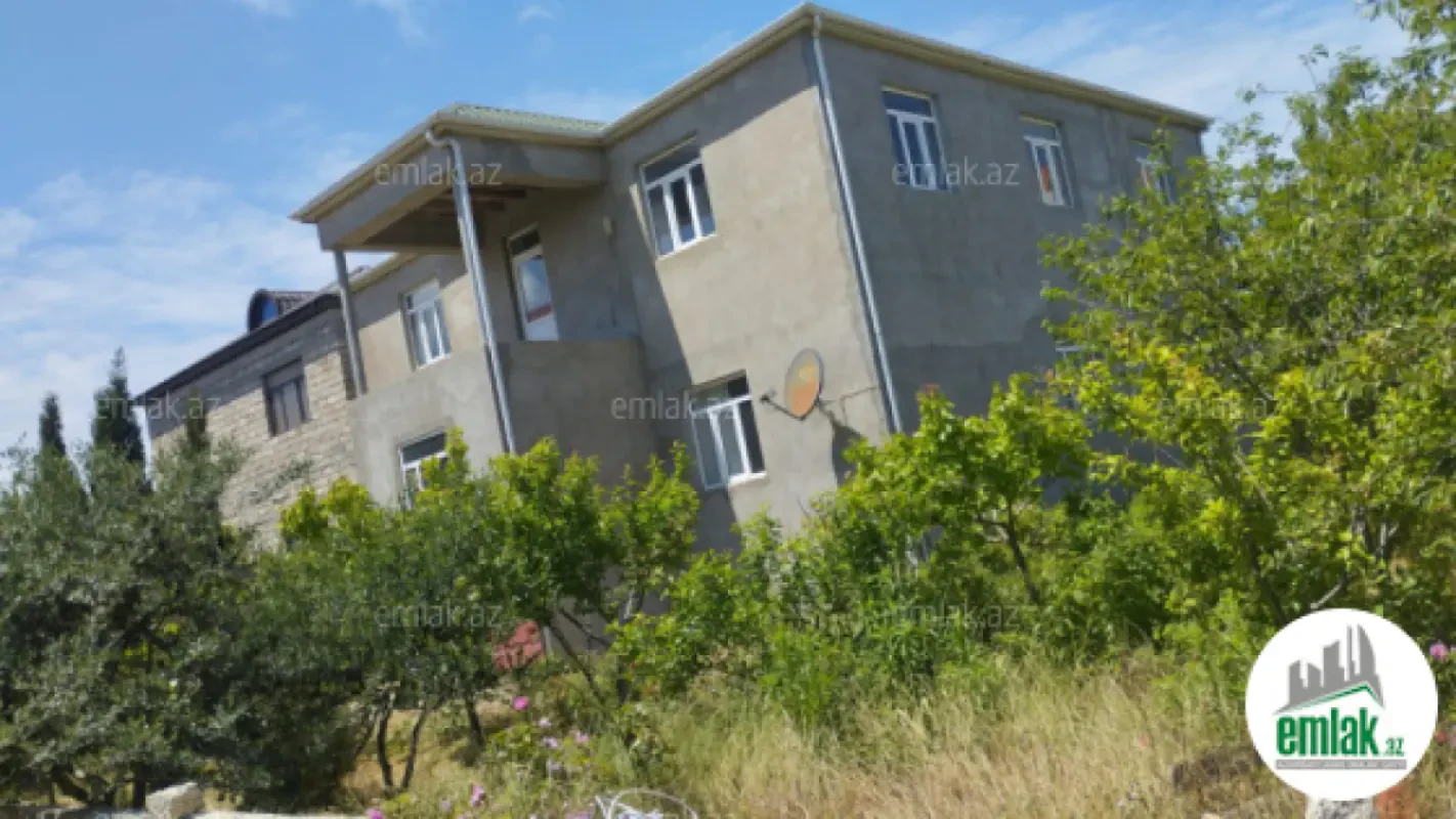 Satılır 7 otaqlı həyət evi 240 m²