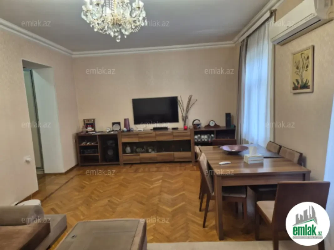 Satılır 3 otaqlı köhnə tikili 90 m²