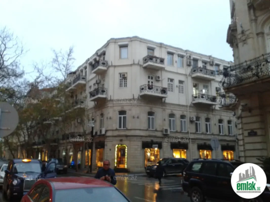 Satılır 2 otaqlı köhnə tikili 65 m²
