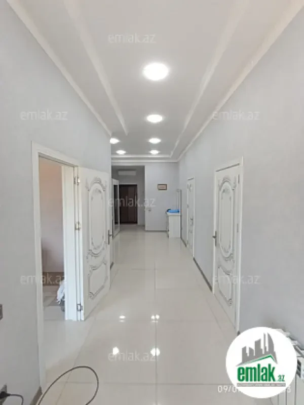 Satılır 5 otaqlı mənzil 240 m²