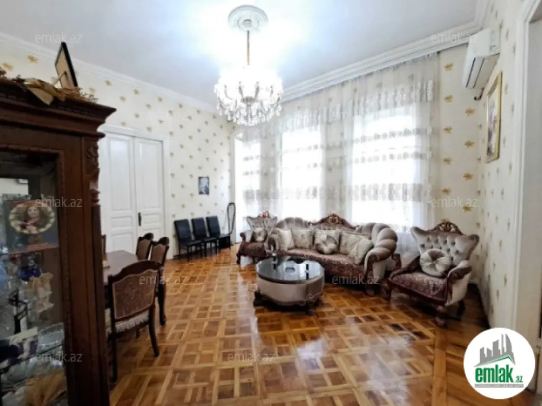 Satılır 3 otaqlı köhnə tikili 100 m²