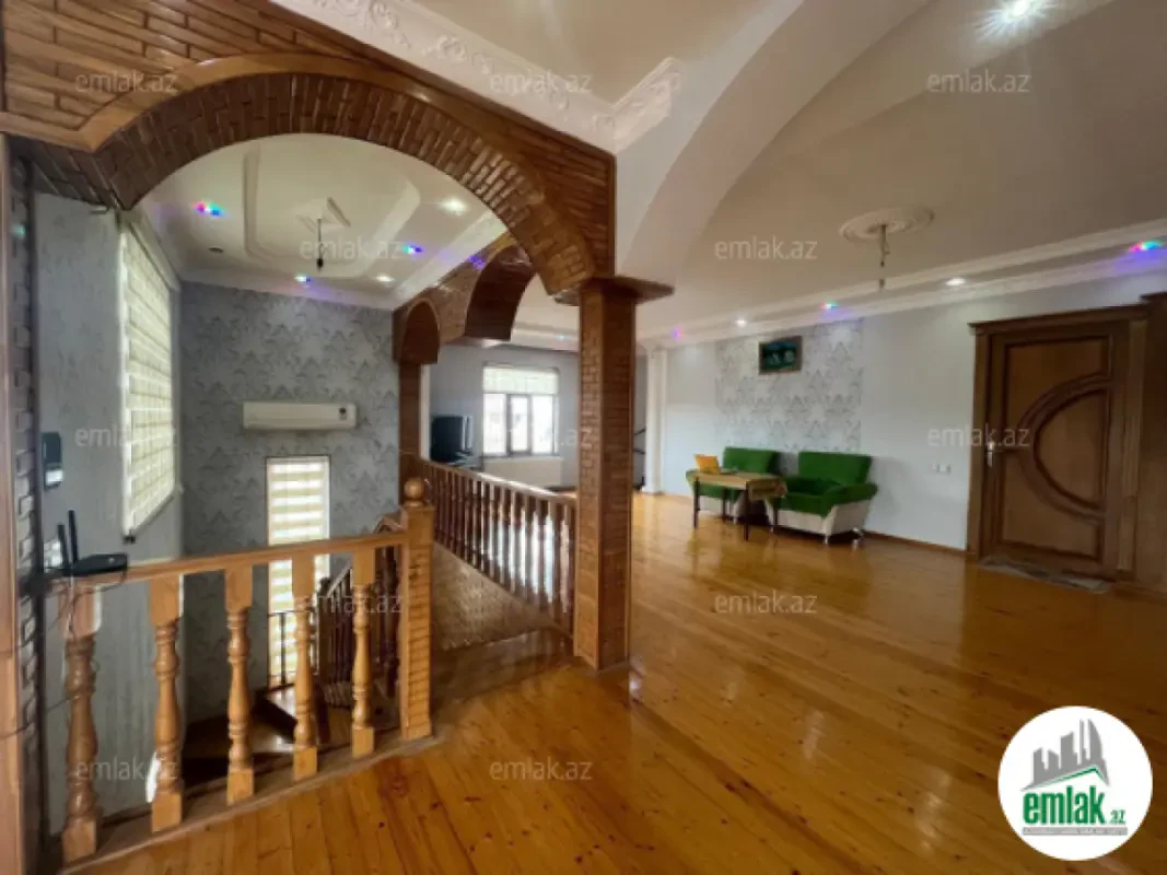 Satılır 7 otaqlı həyət evi 250 m²
