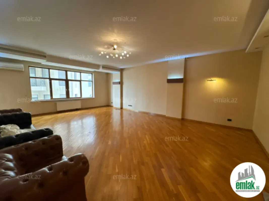 Satılır 4 otaqlı yeni tikili 230 m²