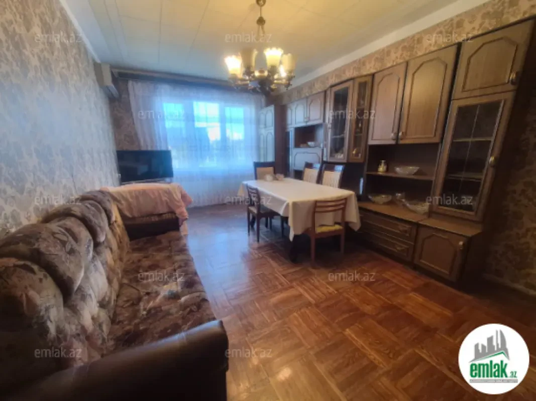Satılır 4 otaqlı köhnə tikili 110 m²