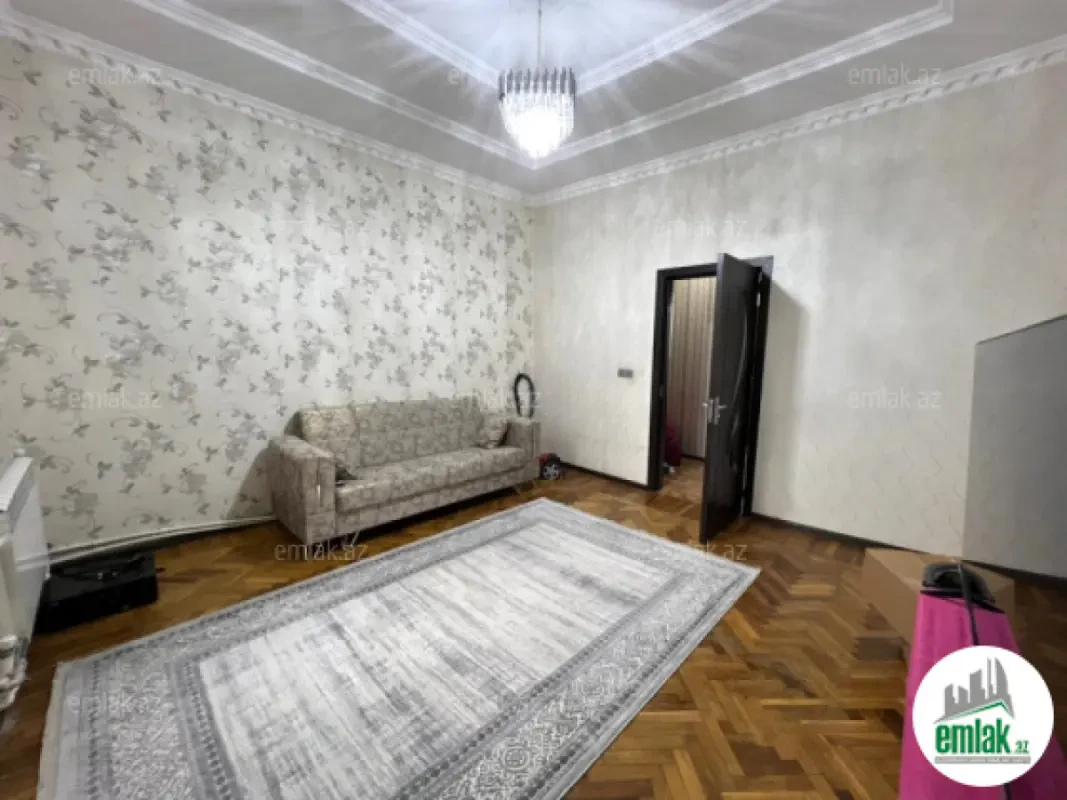 Satılır 2 otaqlı köhnə tikili 70 m²