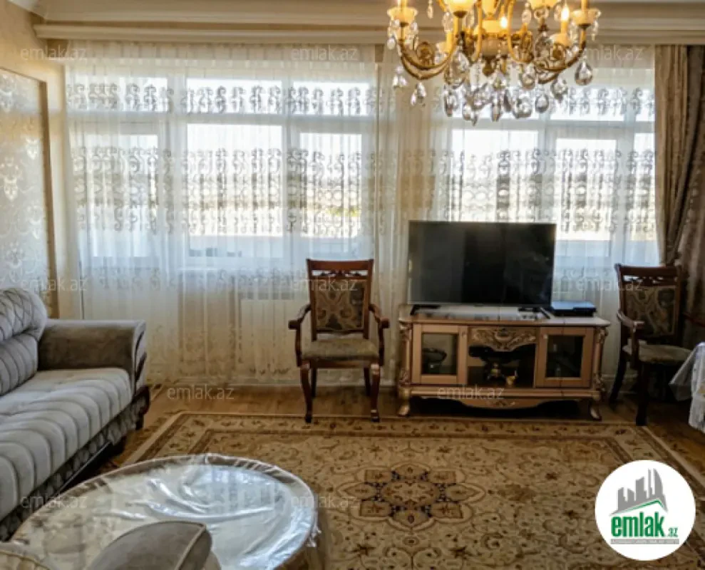 Satılır 4 otaqlı köhnə tikili 120 m²