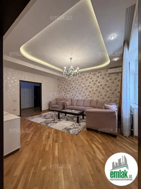 Satılır 3 otaqlı yeni tikili 130 m²