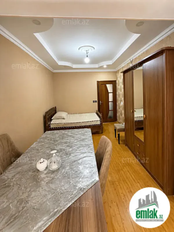 Satılır 2 otaqlı köhnə tikili 65 m²
