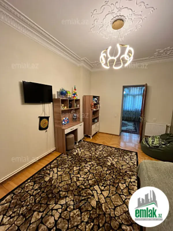 Satılır 4 otaqlı köhnə tikili 115 m²