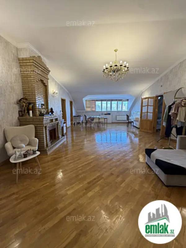 Satılır 8 otaqlı köhnə tikili 400 m²