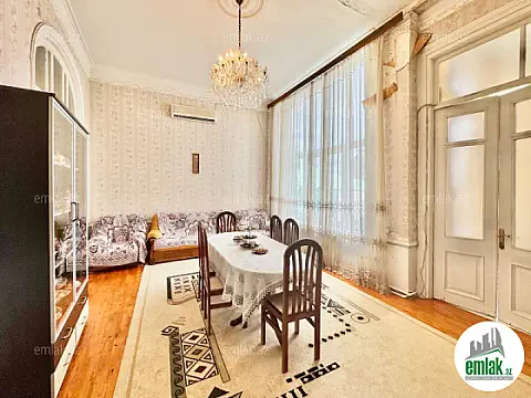 Satılır 6 otaqlı köhnə tikili 130 m² — Bakı 6 otaq 130.00 m²