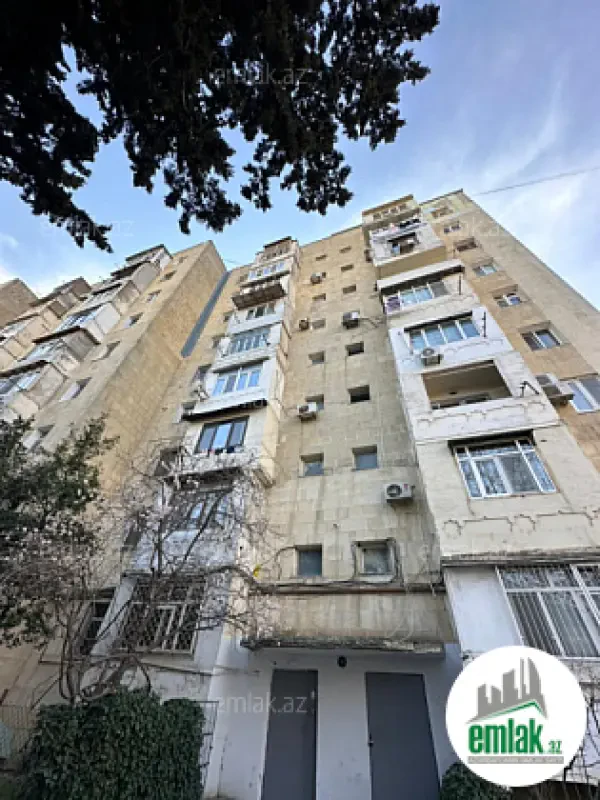 Satılır 4 otaqlı köhnə tikili 105 m²