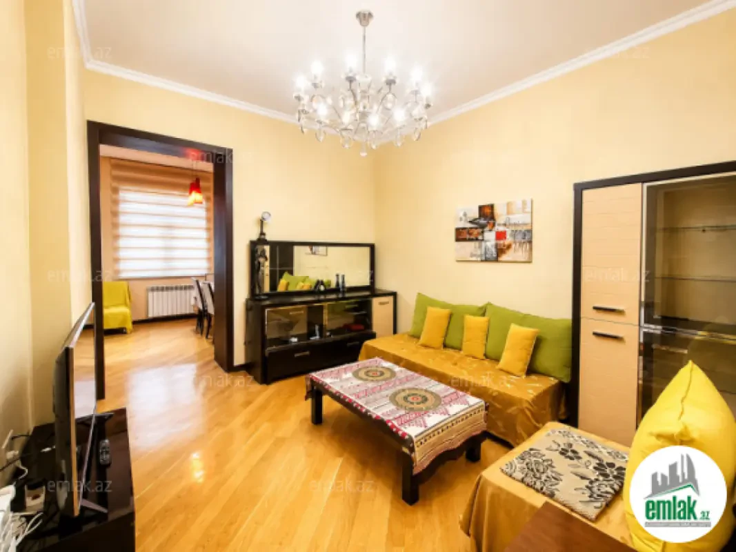 Satılır 3 otaqlı köhnə tikili 88 m²