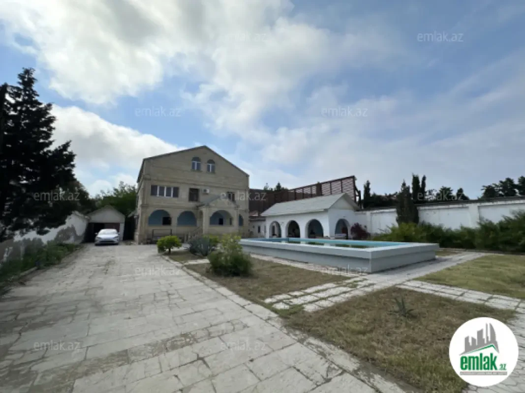 Satılır 8 otaqlı mənzil 600 m²