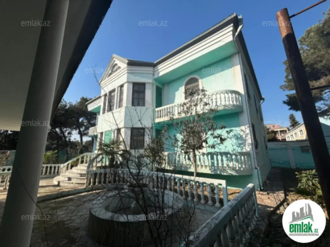 Satılır 10 otaqlı həyət evi 550 m²