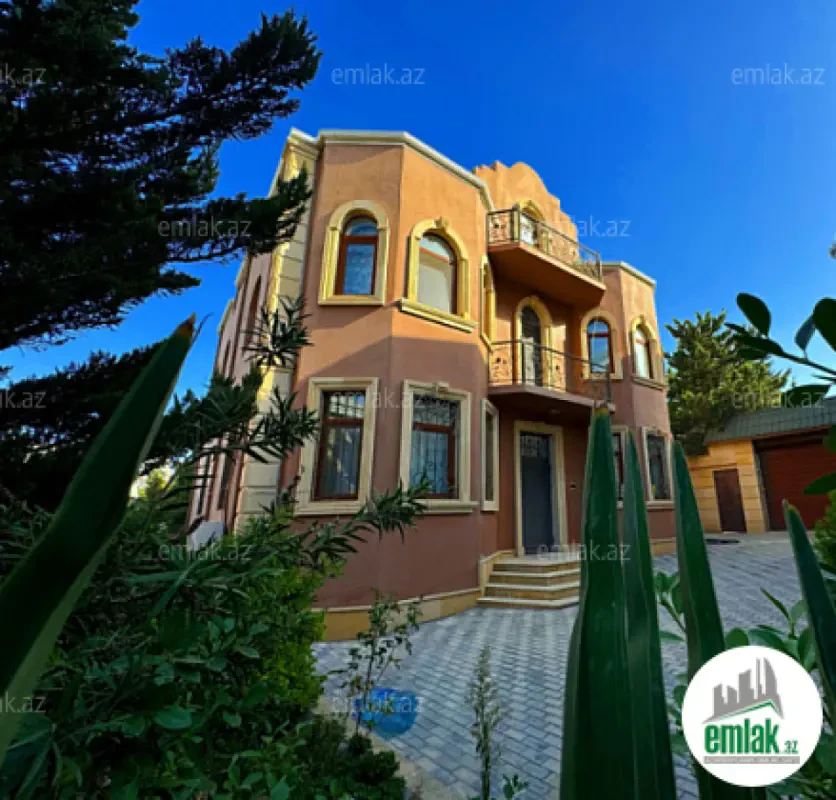 Satılır 8 otaqlı həyət evi 375 m²