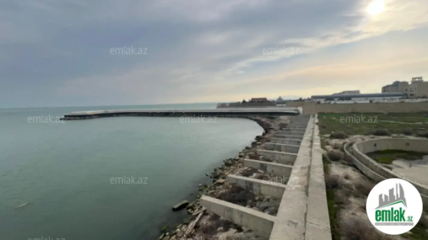 Satılır 15 otaqlı həyət evi 1556 m²