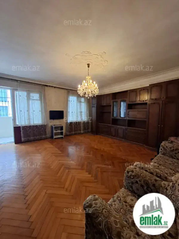 Satılır 4 otaqlı köhnə tikili 110 m²