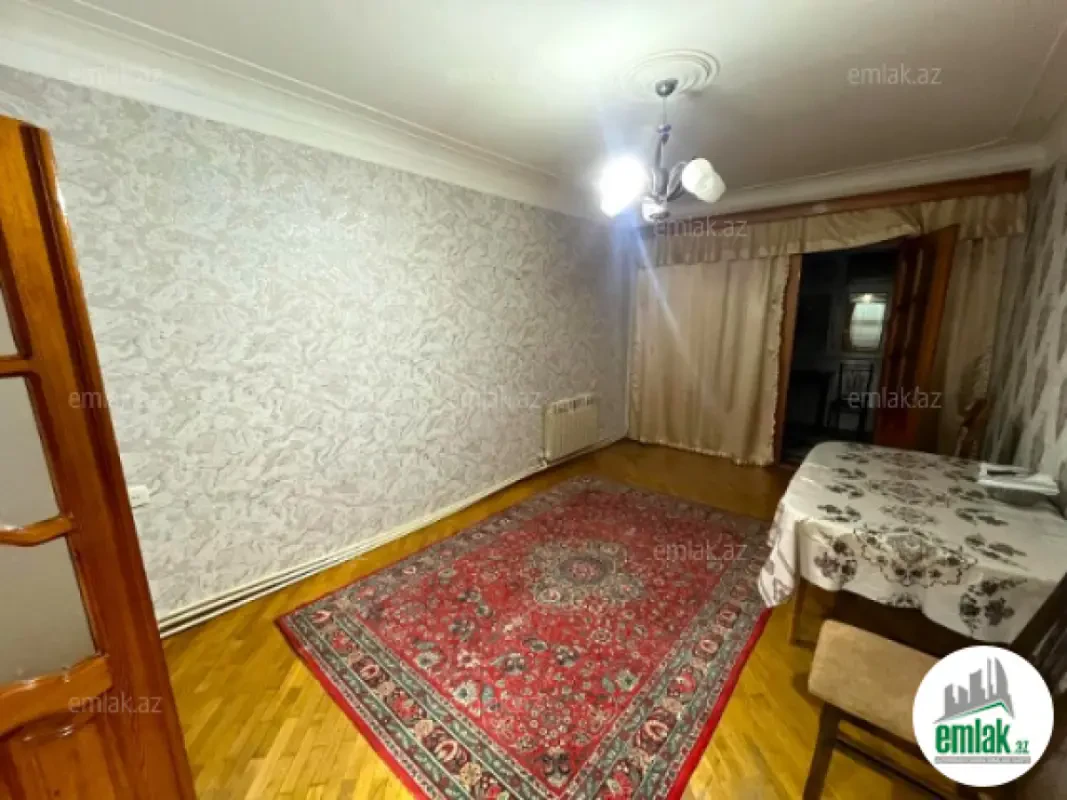 Satılır 2 otaqlı köhnə tikili 55 m²