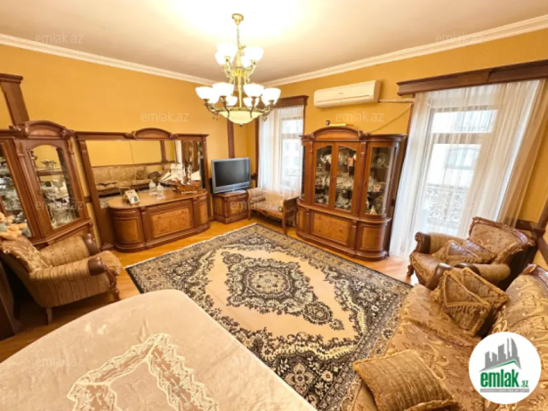Satılır 2 otaqlı köhnə tikili 75 m²