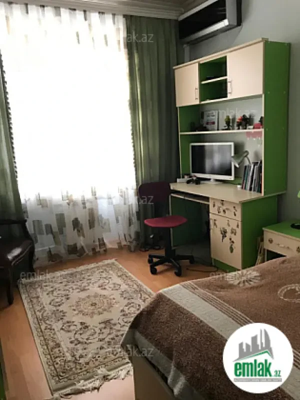 Satılır 5 otaqlı köhnə tikili 100 m²