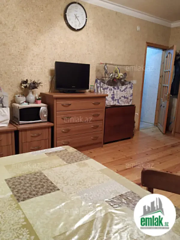 Satılır 4 otaqlı köhnə tikili 90 m²
