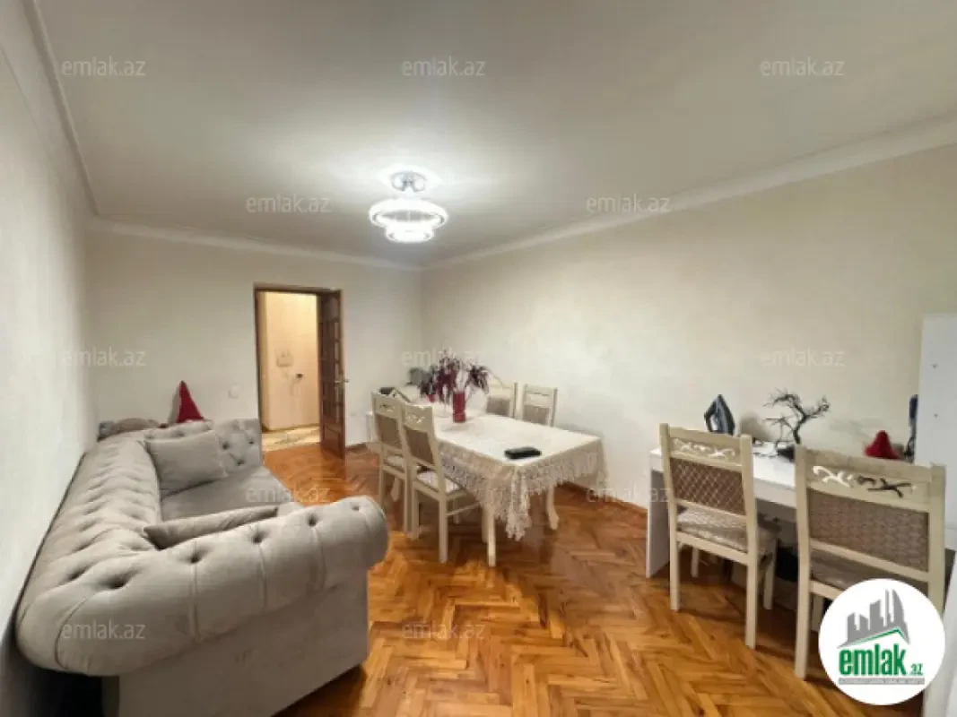 Satılır 3 otaqlı köhnə tikili 90 m²