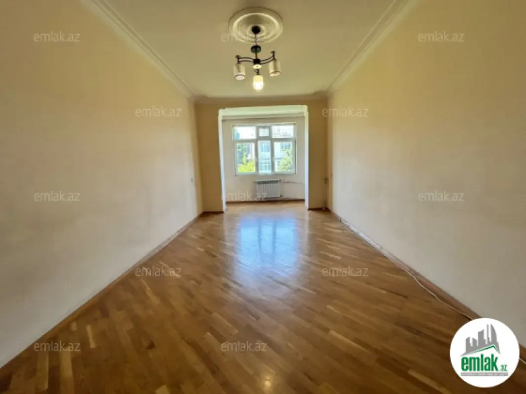 Satılır 3 otaqlı köhnə tikili 90 m²