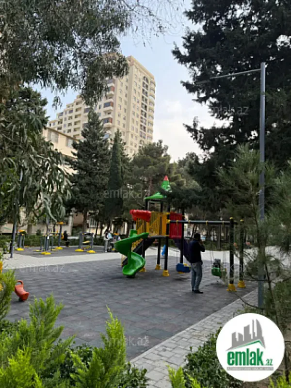 Satılır 1 otaqlı köhnə tikili 42 m²