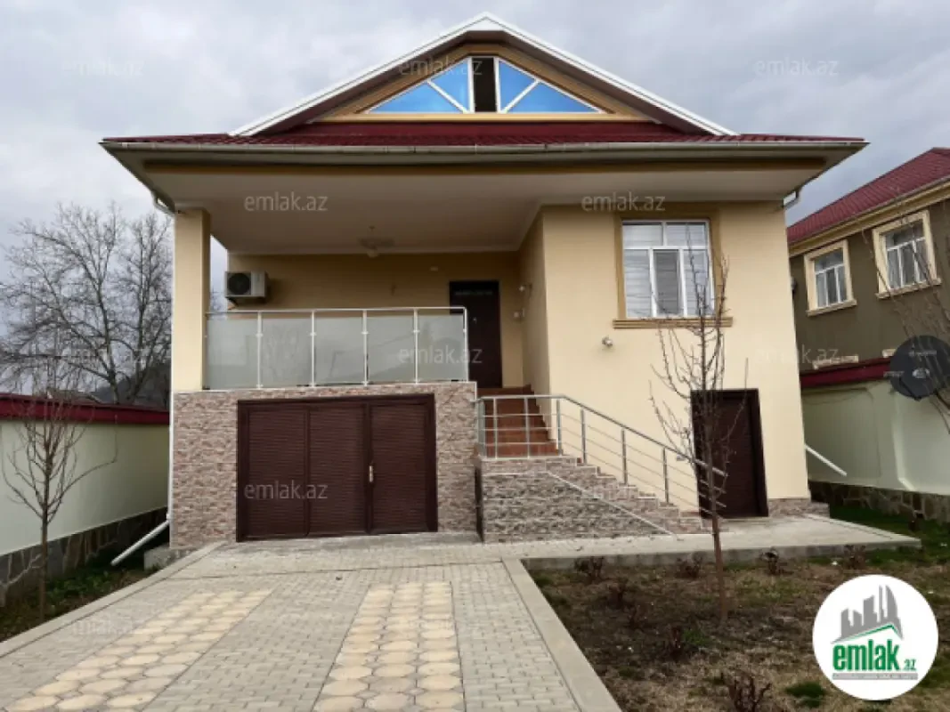 Satılır 5 otaqlı həyət evi 210 m²