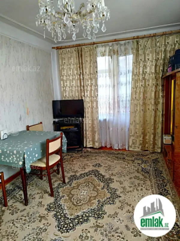 Satılır 2 otaqlı köhnə tikili 65 m²