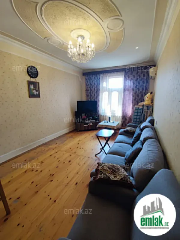Satılır 2 otaqlı köhnə tikili 60 m²