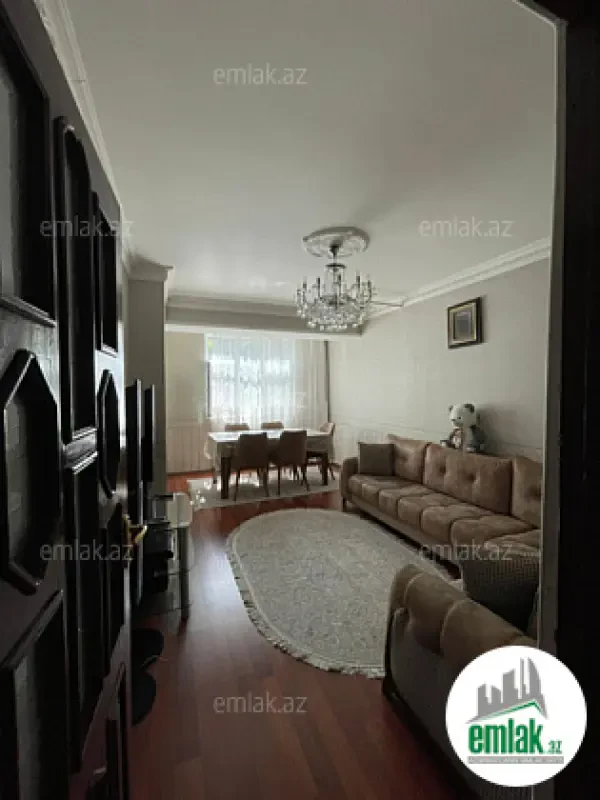 Satılır 4 otaqlı köhnə tikili 130 m²