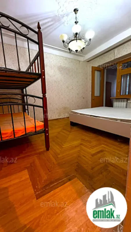 Satılır 2 otaqlı köhnə tikili 60 m²