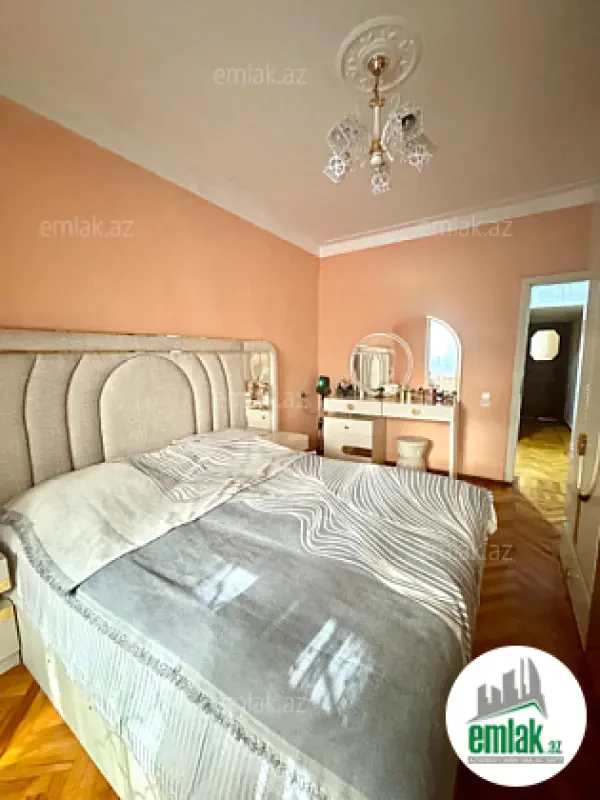 Satılır 2 otaqlı köhnə tikili 70 m²