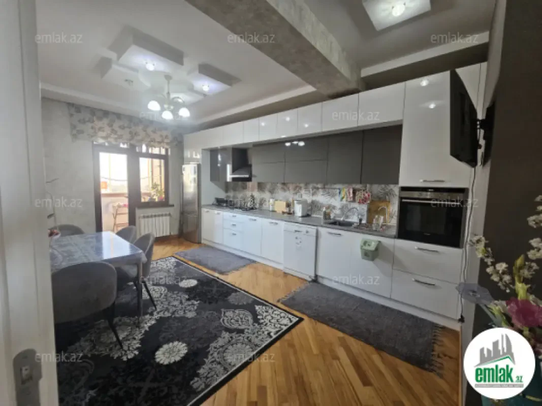 Satılır 3 otaqlı yeni tikili 135 m²