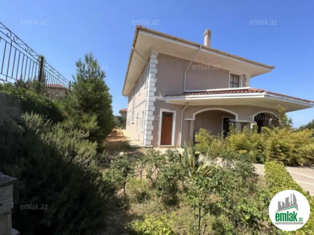 Satılır 5 otaqlı həyət evi 300 m²