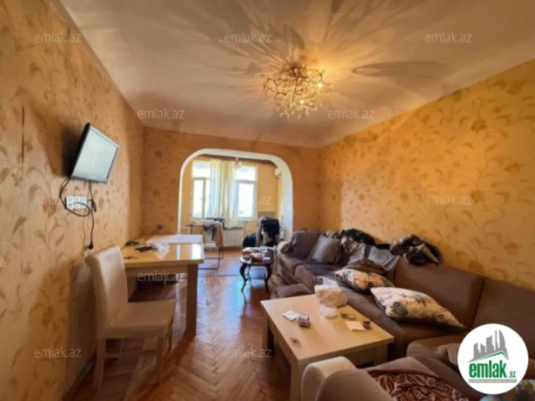 Satılır 2 otaqlı köhnə tikili 55 m²