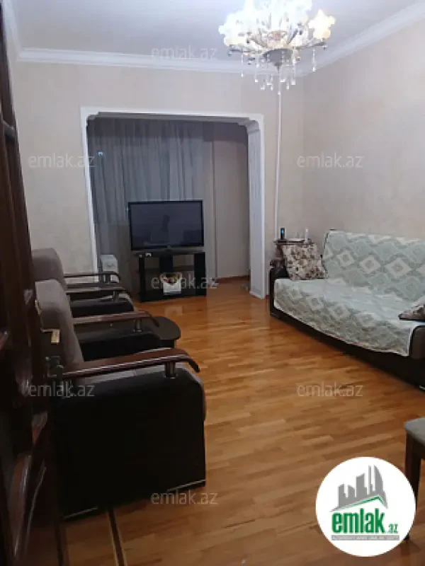 Satılır 4 otaqlı köhnə tikili 110 m²