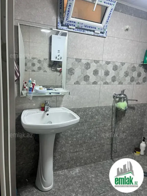 Satılır 1 otaqlı köhnə tikili 40 m²