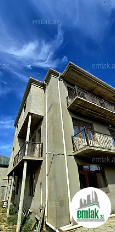 Satılır 7 otaqlı həyət evi 275 m²