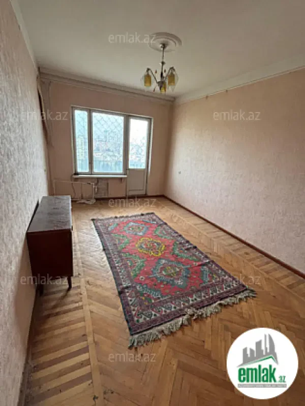 Satılır 4 otaqlı köhnə tikili 110 m²