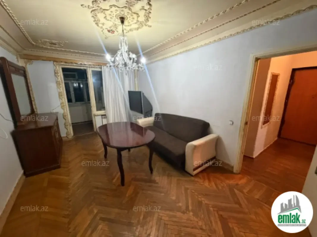 Satılır 3 otaqlı köhnə tikili 100 m²